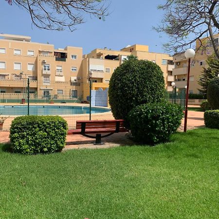 Apartamento 3 Dormitorios En La Playa De Almeria. Roquetas de Mar Esterno foto