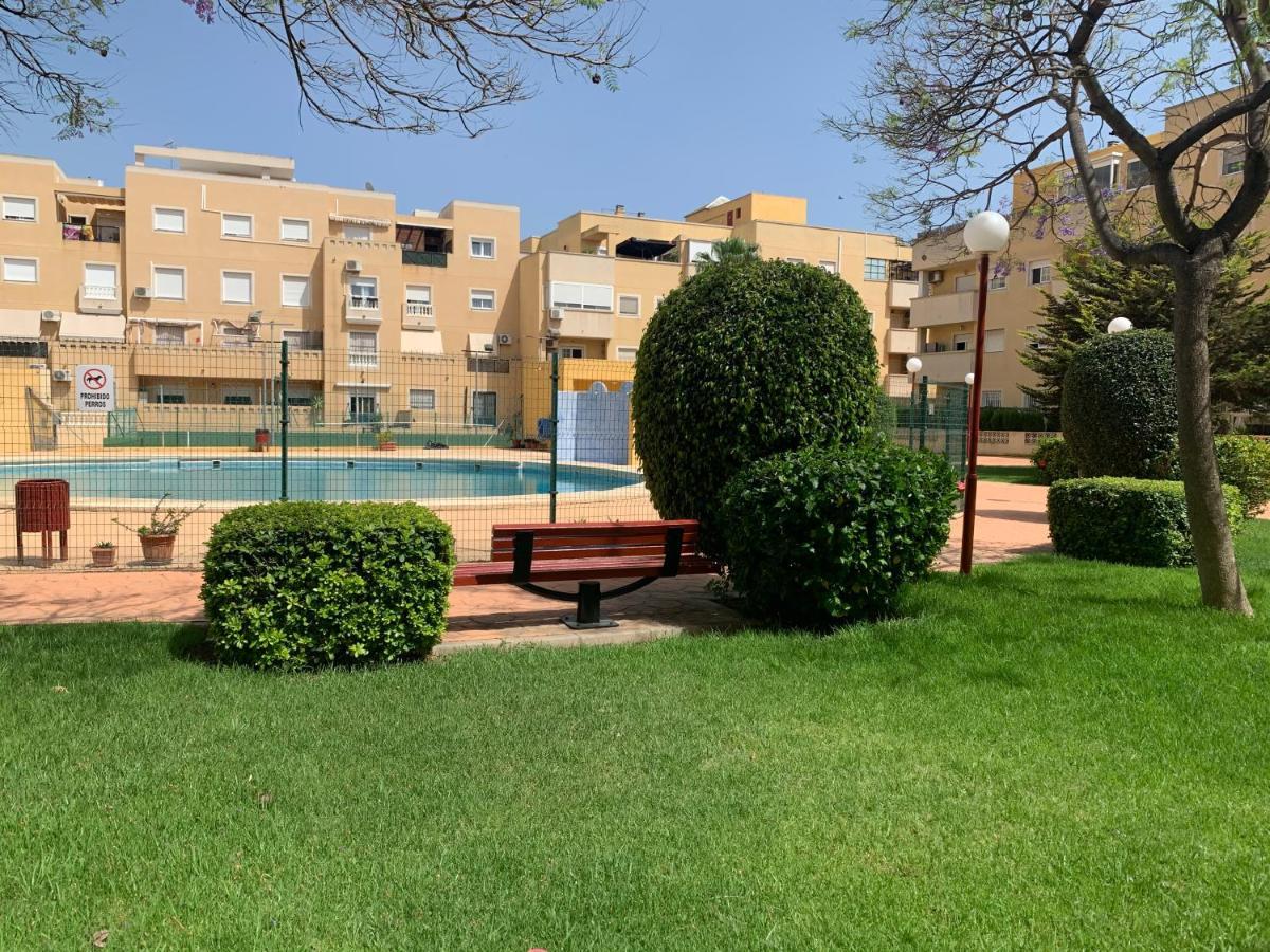 Apartamento 3 Dormitorios En La Playa De Almeria. Roquetas de Mar Esterno foto